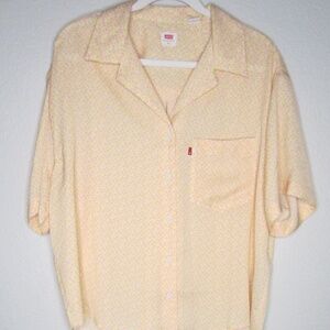Levi's Yellow/Orange button up short sleeve shirt - Size XL